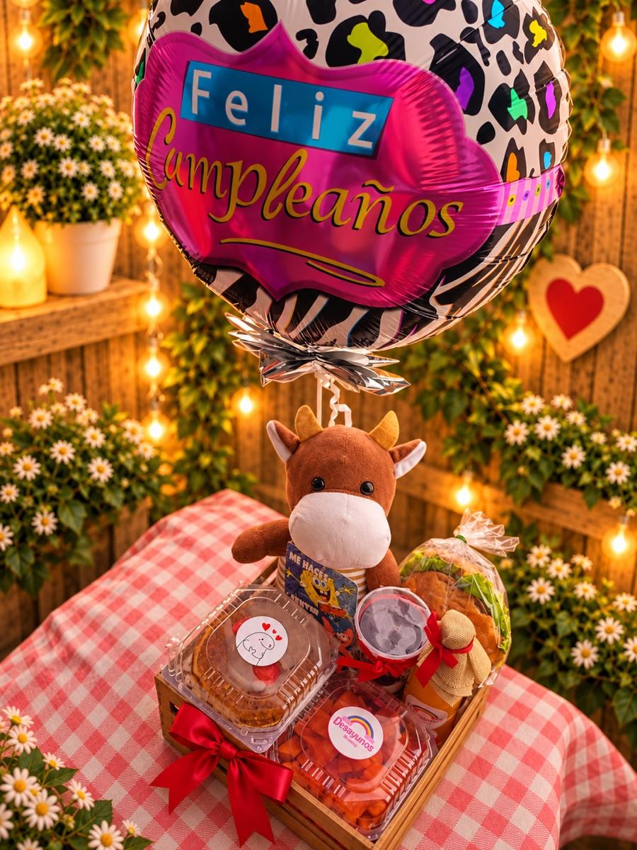 Desayuno sorpresa a domicilio en Puebla con globo de Feliz Cumpleaños, peluche y hotcakes